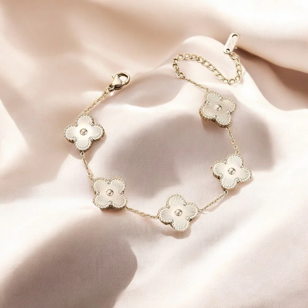Chic Charm - Image 11