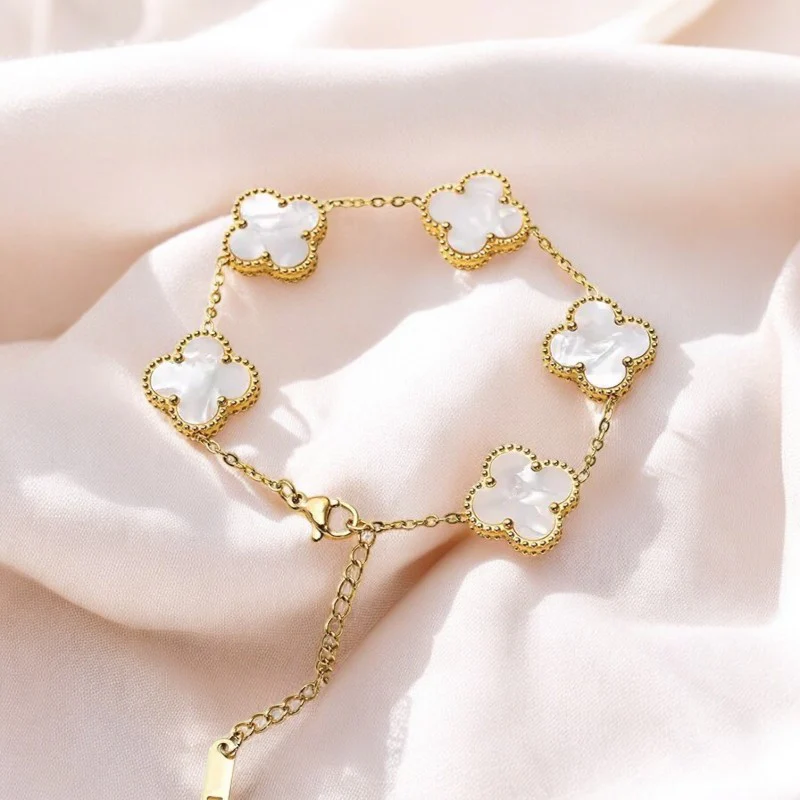 Chic Charm - Image 4